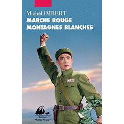 Marche rouge montagnes blanches