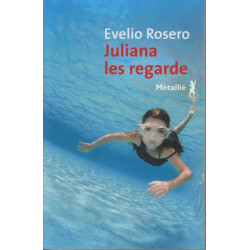 Juliana les regarde