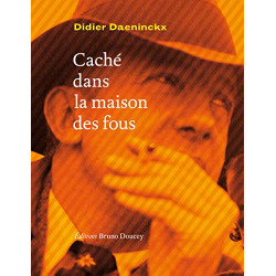Caché dans la maison des fous