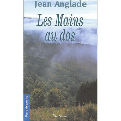 Les mains au dos