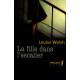 La fille dans l'escalier