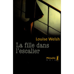 La fille dans l'escalier