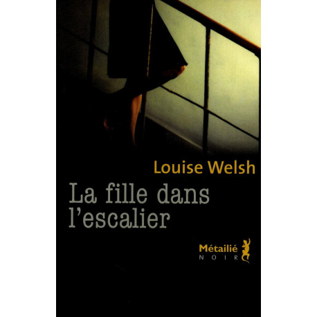 La fille dans l'escalier